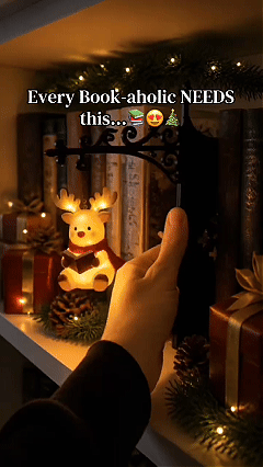 ⏳ Last Day 49% OFF – 🎄Christmas Bookshelf Character Lamp | Warm LED Shelf-Side Décor in Santa, Reindeer & Snowman Styles for Bookshelves, Cabinets & Cozy Holiday Corners ✨